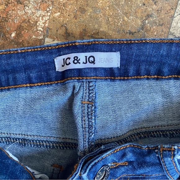 JC & JQ Women's Distressed Block Denim Jeans - Size 5 - Picture 6 of 6
